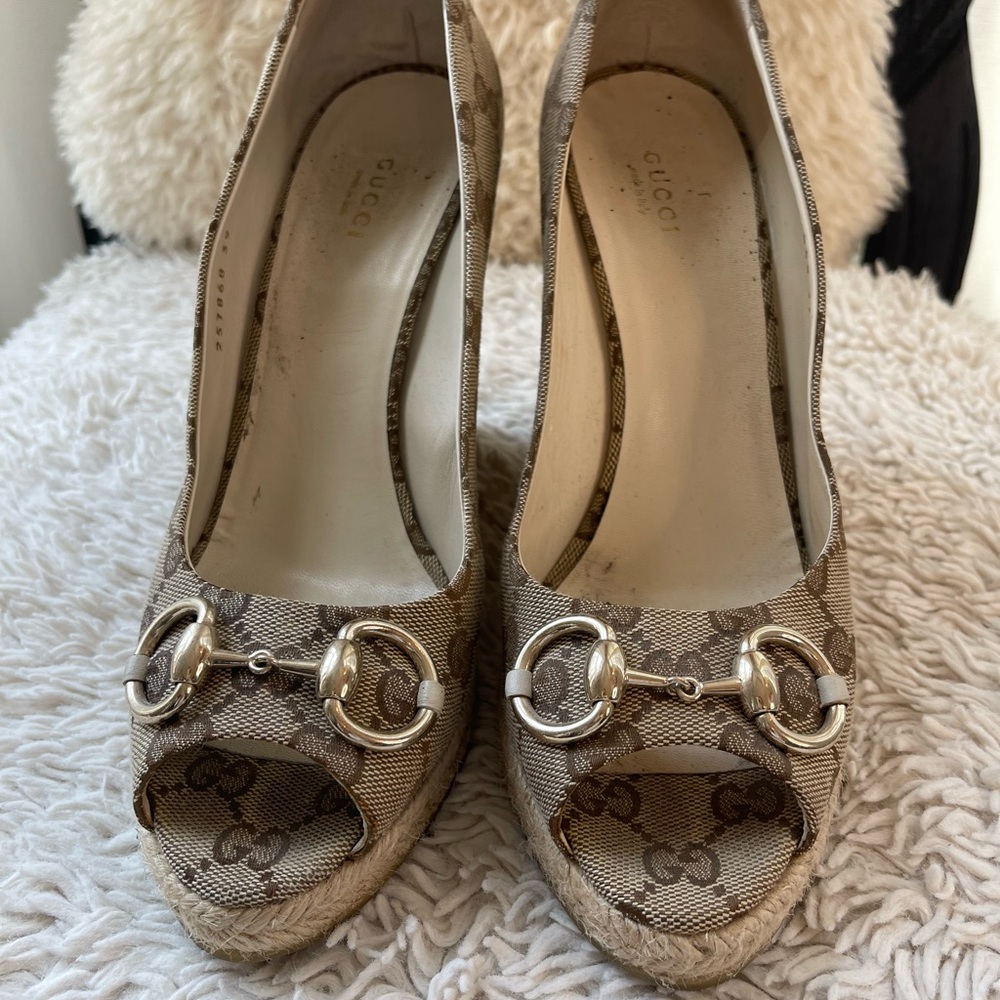 Gucci wedge open toe shoes size 39